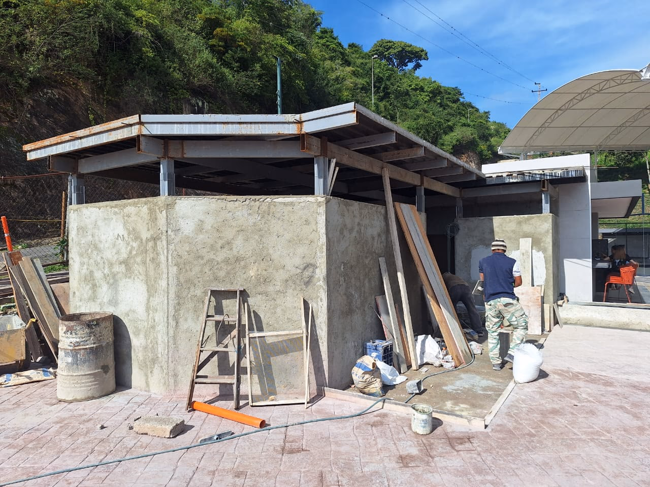 Pádel Point — tienda con acabado concreto pulido, Caracas